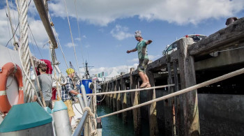 Sea Gypsies: The Far Side of the World (2017) download