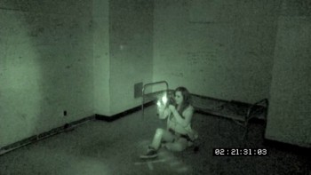 Grave Encounters (2011) download