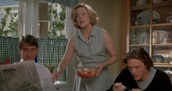 Serial Mom (1994) download